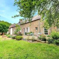 La bremande, hotell i Saint-Georges-de-Reintembault