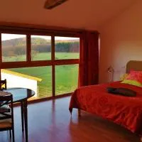 Domaine Joseph LAFARGE Wine Resort B&B、Lugnyのホテル