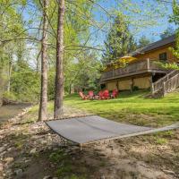 Riversong Cabin! Cozy Black Mountain Retreat