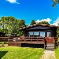 Bluebell Lodge 10 with Hot Tub, hotel em Newton Stewart