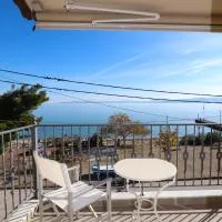 East & West Seaside Apartments, khách sạn ở Gialtra