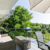 Connecticut Retreat: Steps to Historic Downtown!, hotel u gradu 'Litchfield'