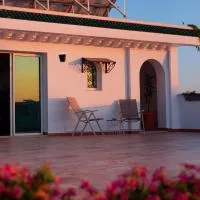 Cozy Studio with Rooftop Terrace & Cityscape Views, hotel u gradu Le Bardo