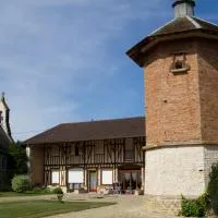 Gîtes du Château de Crespy, hotel v destinácii Crespy-le-Neuf