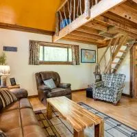 Cozy Georgia Abode w/ Deck, Fire Pit & Lake Access, hotel v destinaci Menlo