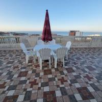 Grand Appart T5 avec Grande terrasse vue sur Mer, hotel in Brarat