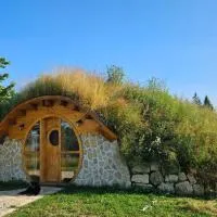 Mountain bungalows and a Hobbit House - Jazavčije Rupe, hotel sa Han Pijesak