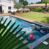 Magnifique Villa avec piscine chauffée & jacuzzi、サン・ジャン・ディヤックのホテル