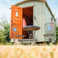 Lakeside Shepard's Hut 'Skylark'
