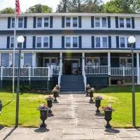 Chestnut Inn at Oquaga Lake, hotel i Deposit