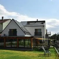Varalja Apartments, hotel u gradu Plavecké Podhradie