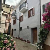 Bella casa nel centro storico, hotel a Civitella Roveto