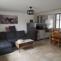 Gîte indépendant neuf, idéal vacances nature au calme, proche rivières, N147 & Civaux, hotel en Mazerolles