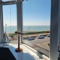 2 Bedroom Seafront Apartment, hotel v destinaci Felixstowe