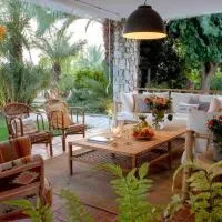 Una casa con encanto y un jardín espectacular para seguir disfrutando del buen tiempo en Alicante, hotel u gradu Elče