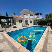 Villa Tamara with Private Pool, hótel í Peyia