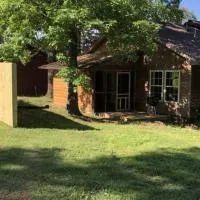 The Hideaway at Bear Mountain Log Cabins: Eureka Springs şehrinde bir otel