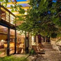 Sakin Ev, hotel Alacatiban