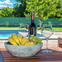 Charming holiday home with private pool, Hotel in der Nähe vom Flughafen Zadar - ZAD, Donji Zemunik