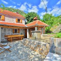 Cozy Holiday Home with Garden in Starigrad