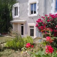 Gîte LE MAGE - maison de retrouvailles، فندق في Saint-Marcel