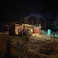 Luxury Aurora glass Igloo, hot tub & sauna cottage, hotel v destinaci Rovaniemi