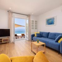 Beachfront Comfort Apartment NIVES, hotel u Tučepima