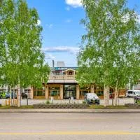 Clarion Hotel & Suites Fairbanks near Ft Wainwright: Fairbanks şehrinde bir otel