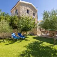The River House, hotel di Trimiklini
