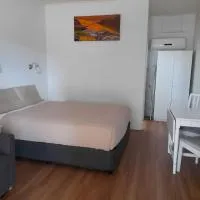 Aromet Motor Inn、TemoraにあるTemora Airport - TEMの周辺ホテル