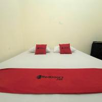 RedDoorz near GOR Lagaligo Palopo, hotel near Bua Airport - LLO, Palopo