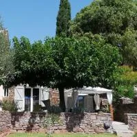T2 de charme 55 m² au calme avec terrasse ombragée 40m2, hotel em Carnoules