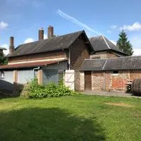 Saint-Aubin-de-Bonneval में, होटल Gîte au cœur d'une résidence d'artiste