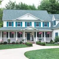 The Inn at Woodsong Acres، فندق في Conneaut