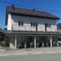 Guest House Mylan, hótel í Ličko Petrovo Selo