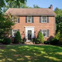 Beautiful fully-furnished Colonial in Millersville