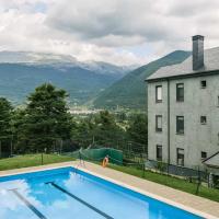 Casa con piscina jardín y vistas mágicas