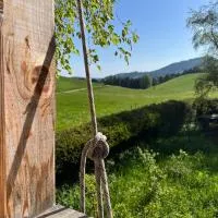 Nuit insolite - La cabane du Haut-Doubs, hotell i Les Gras