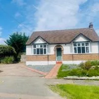 Cozy bungalow in great location, hotel a Cuffley