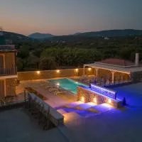 Lithos Suites, hotel a Finikounta