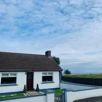 Farsnagh Cottage, hotel a Newport Trench