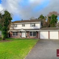 Weybridge - 4 Bedroom Home - Driveway & Garden