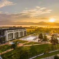Kings' Valley Medical & Spa Hotel, khách sạn ở Kazanlŭk