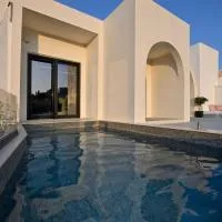 Artium Villa with Outdoor Pool hosted by K&K, viešbutis mieste Foinikiá