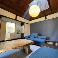 Entire Heritage House -Tenmaya- 1 Group per Day家族や仲間と貸し切りゲストハウス 天満屋 – hotel w mieście Nakatsugawa