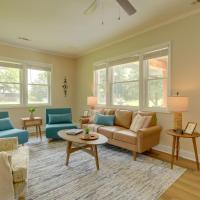 Dog-Friendly Jackson Home Near Downtown Hub!, hotel cerca de Aeropuerto McKellar-Sipes Regional - MKL, Jackson