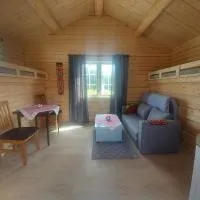 small camping cabbin with bathroom near by, hotel em Hattfjelldal