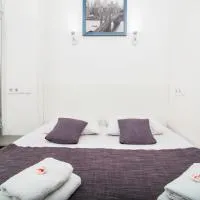 Smart Hotel Rooms near metro 24/7, khách sạn ở Kiev