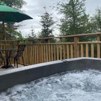 Conker Lodge with Hot Tub