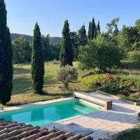 Maison privée style provençal, hotel v destinácii Grane